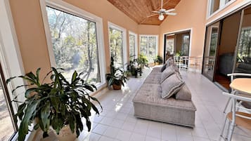 House, Multiple Beds, Patio, River View (Daphne River Villa) | Living area