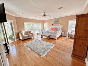 6 bedrooms, individually decorated, individually furnished, bed sheets
