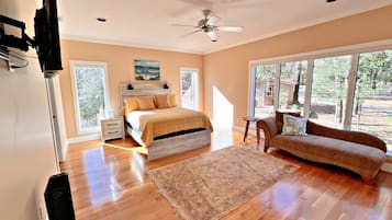 House, Multiple Beds, Patio, River View (Daphne River Villa) | 6 bedrooms, individually decorated, individually furnished, bed sheets