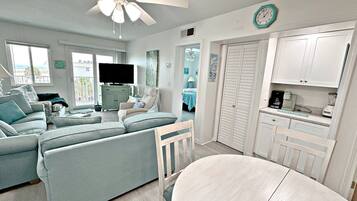 하우스, 침대(여러 개), 발코니, 바다 전망 (Gulf Shores Plantation 1304) | 거실 공간