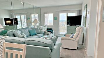하우스, 침대(여러 개), 발코니, 바다 전망 (Gulf Shores Plantation 1304) | 거실 공간