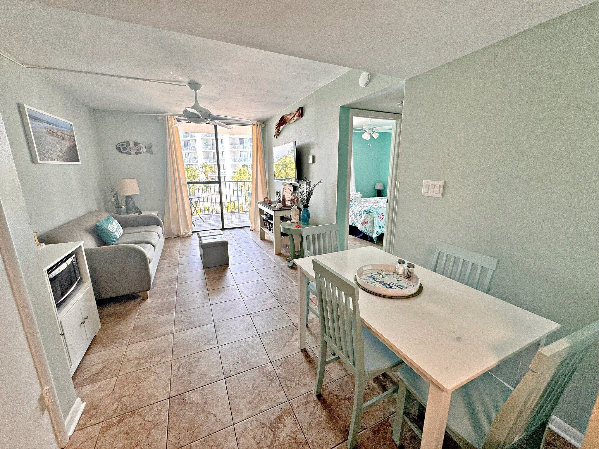 2 habitaciones, decoración personalizada y muebles diferentes 