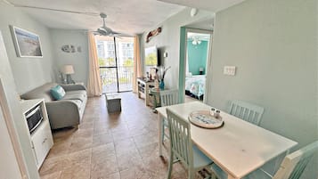 2 habitaciones, decoración personalizada y muebles diferentes