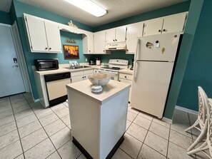 House, Multiple Beds, Balcony, Ocean View (Gulf Shores Plantation 1106) | Private kitchen - Gulf Shores Plantation (Gulf Shores)