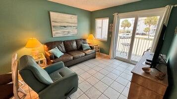 하우스, 침대(여러 개), 발코니, 바다 전망 (Gulf Shores Plantation 1106) | 거실 공간