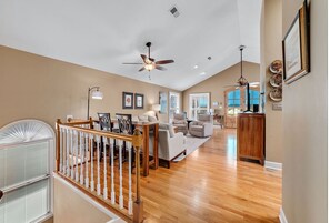 4 habitaciones, decoración personalizada y muebles diferentes 