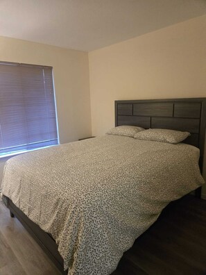 3 chambres, fer et planche à repasser, draps fournis