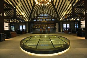 Bar (on property) - Gongga cliff Hot Spring Hotel (Luding)