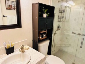 Toallas, jabón y papel higiénico