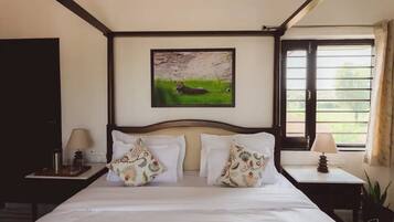 2 bedrooms, iron/ironing board, bed sheets