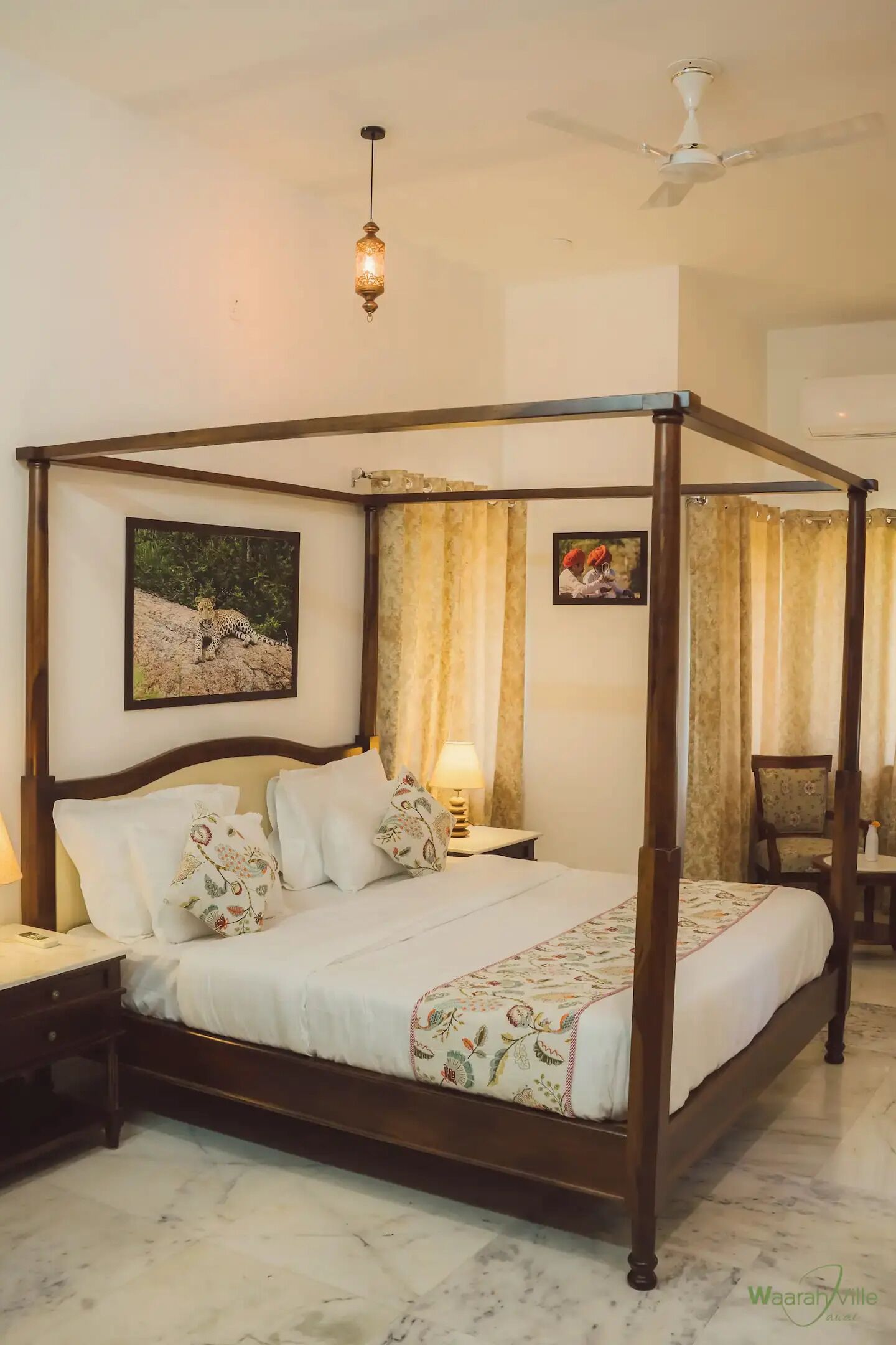 3 habitaciones, tabla de planchar con plancha y ropa de cama 