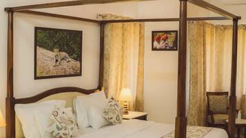 3 habitaciones, tabla de planchar con plancha y ropa de cama