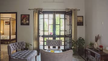 5 bedrooms, desk, iron/ironing board, WiFi