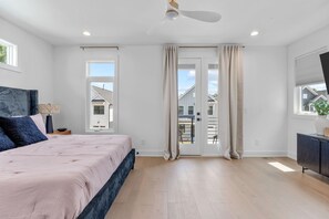 4 bedrooms, desk, iron/ironing board, travel crib