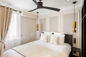 4 habitaciones, escritorio y tabla de planchar con plancha 