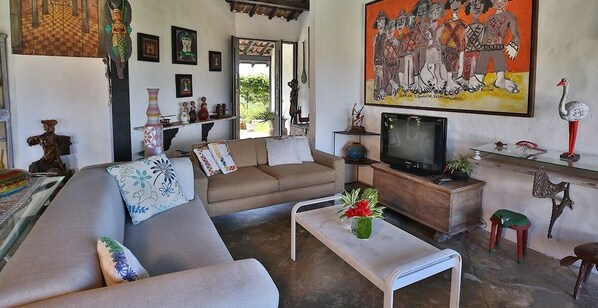TV - Rustic house in Maria Farinha with pool - SH015 (Igarassu)