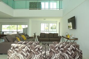 TV - Mansion with Private Pool and Jacuzzi 6 suites-082M (ipojuca)