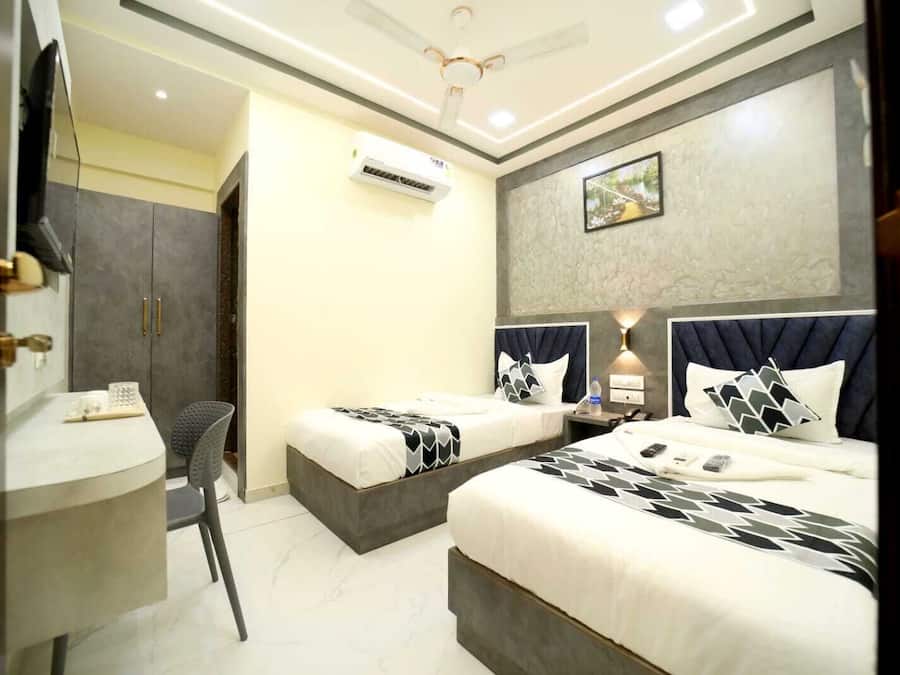 Deluxe Triple Room, City View | In-room safe, WiFi (free), bed sheets