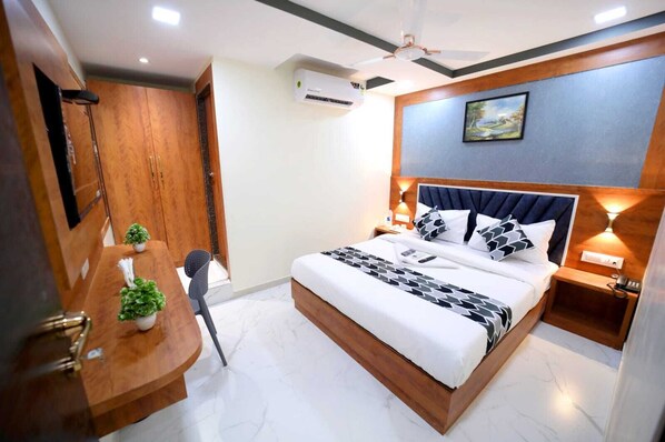 Deluxe Double Room, City View | In-room safe, free WiFi, bed sheets - N.M. Hotel (Mumbai)