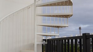 Property grounds - Charming 2-bedroom apartment with WiFi, AC in tranquil Santa Maria (Santa Maria)