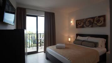 2 bedrooms, iron/ironing board, WiFi