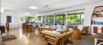 Classic Beach House on Surfside - Pet Friendly