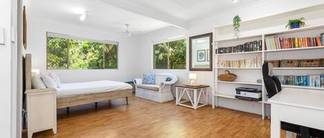 4 Schlafzimmer, Schreibtisch, Bügeleisen/Bügelbrett, WLAN