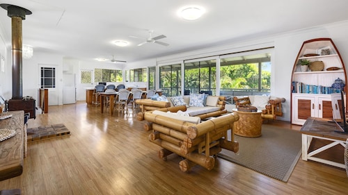 Classic Beach House on Surfside - Pet Friendly