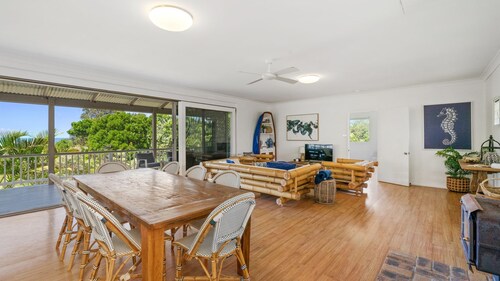 Classic Beach House on Surfside - Pet Friendly