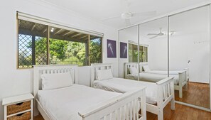 4 bedrooms, desk, iron/ironing board, WiFi