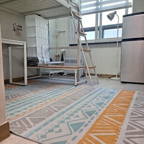 Desk, laptop workspace, soundproofing, free WiFi - Yeon Stay (Seoul)