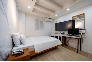 Premier Double Room | Desk, laptop workspace, soundproofing, free WiFi - Yeon Stay (Seoul)
