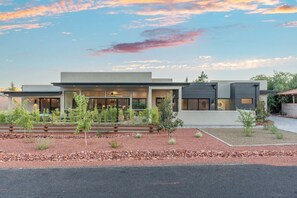 Exterior - New Build Views hot tub and Deck (Sedona)