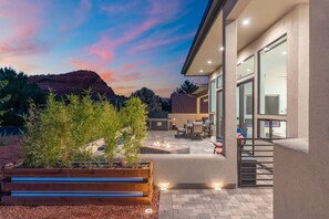Terrace/patio - New Build Views hot tub and Deck (Sedona)