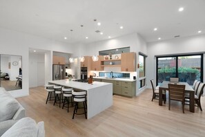 Dining - New Build Views hot tub and Deck (Sedona)