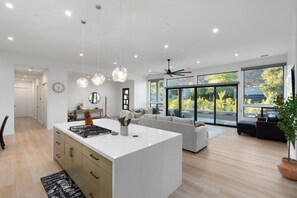 Interior - New Build Views hot tub and Deck (Sedona)