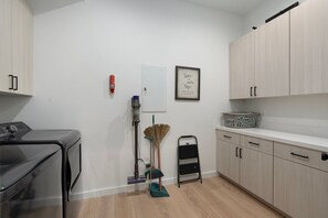 Interior - New Build Views hot tub and Deck (Sedona)