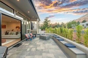 Terrace/patio - New Build Views hot tub and Deck (Sedona)