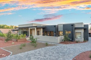 Exterior - New Build Views hot tub and Deck (Sedona)