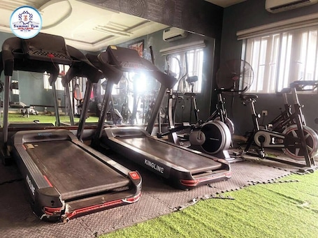 Gimnasio. SummerTym Hotel & Suites