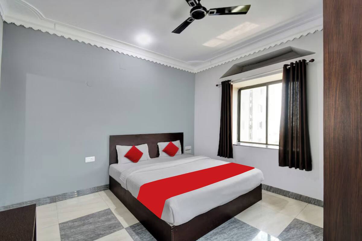Deluxe Double Room, City View | Soundproofing, free WiFi, bed sheets