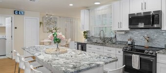 Private swimming pool, nearby beach, fishing, kayaking, boat ramp down the road.