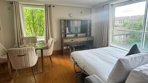 Leilighet – superior | Oppholdsområde | TV