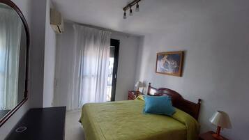 3 slaapkamers, een bureau, een strijkplank/strijkijzer, gratis wifi