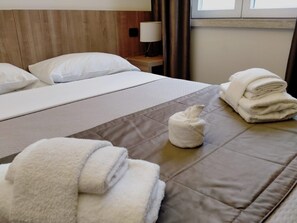 Comfort Double or Twin Room | Desk, laptop workspace, iron/ironing board, free WiFi