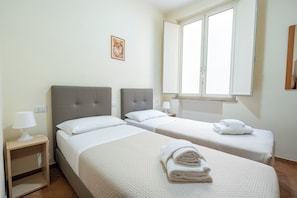 Economy Double or Twin Room | Desk, laptop workspace, iron/ironing board, free WiFi - Casa per ferie S. Maria alle Fornaci (Rome)