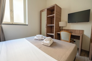 Comfort Double or Twin Room | Desk, laptop workspace, iron/ironing board, free WiFi