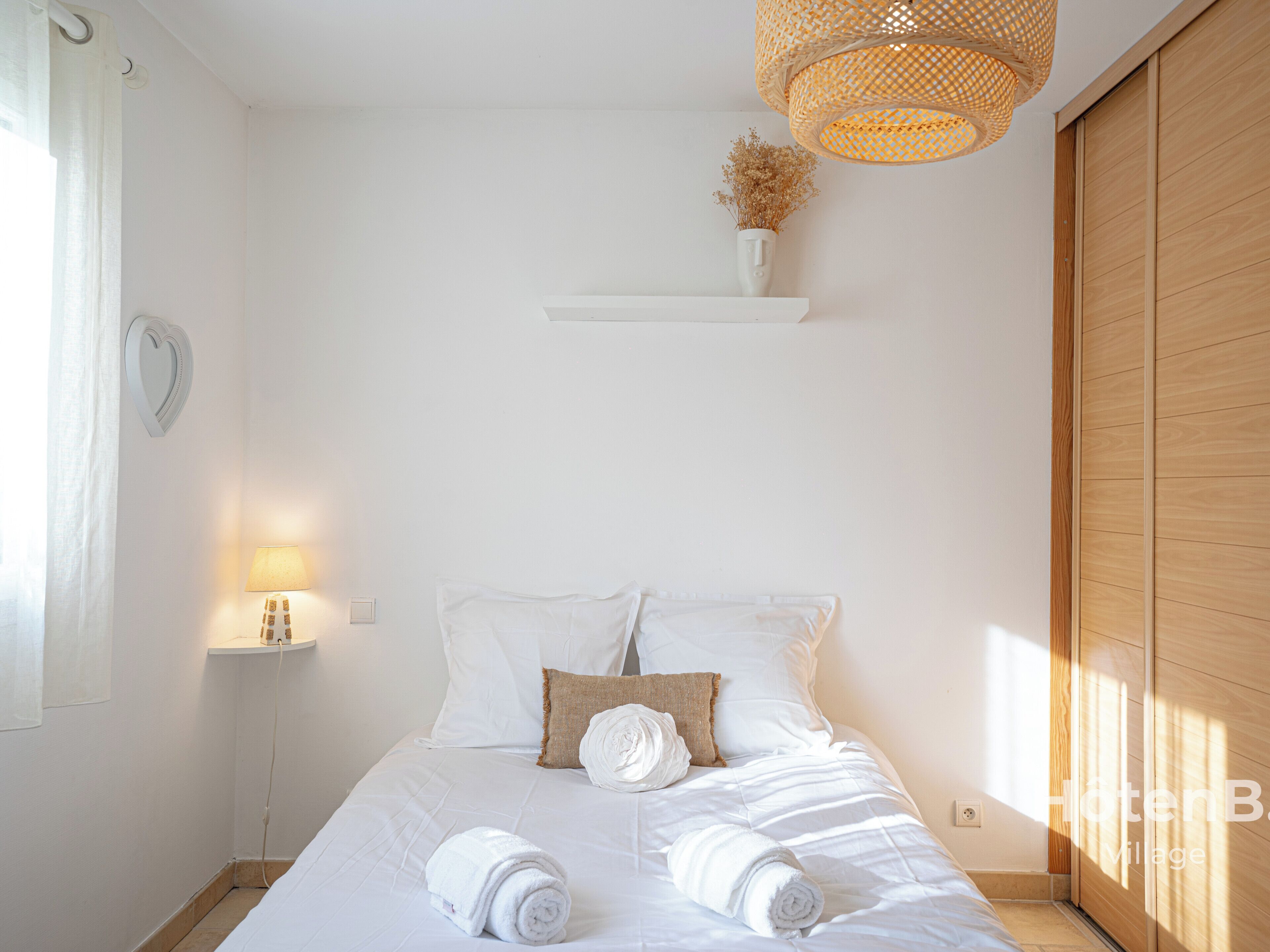 4 makuuhuonetta, silitysrauta/-lauta, vauvan matkasänky, Wi-Fi