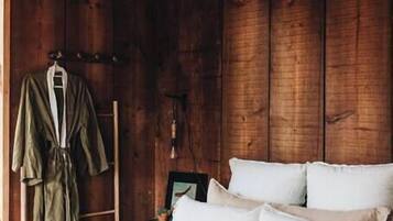 1 bedroom, iron/ironing board, travel cot, WiFi