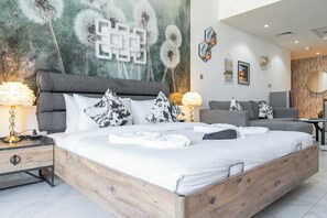Iron/ironing board, WiFi - Free housekeeping visits during your stay - StayShort - Business Bay studio sleeping 4, centrally located (Dubai)